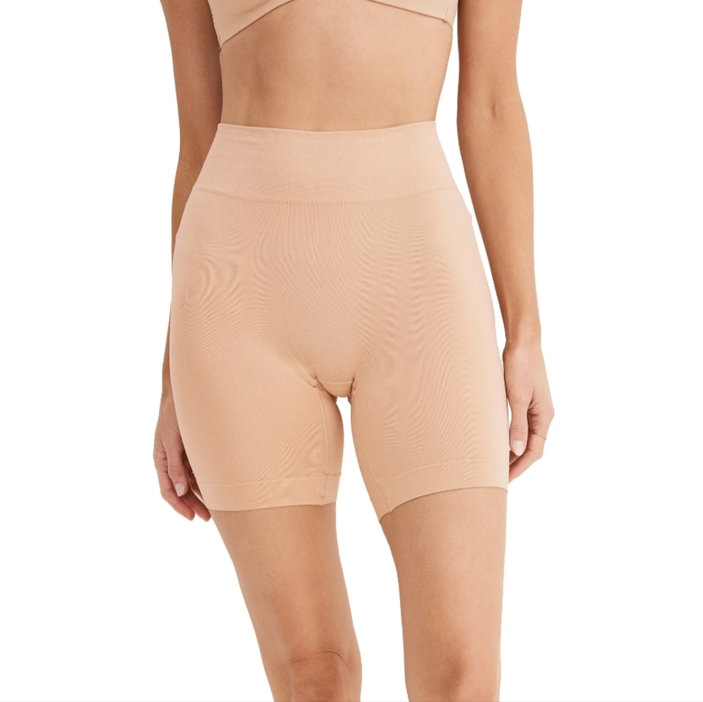 Jockey Essentials Women's Size 5XL Ultralight Smoothing No-Chafe Slipshort Tan